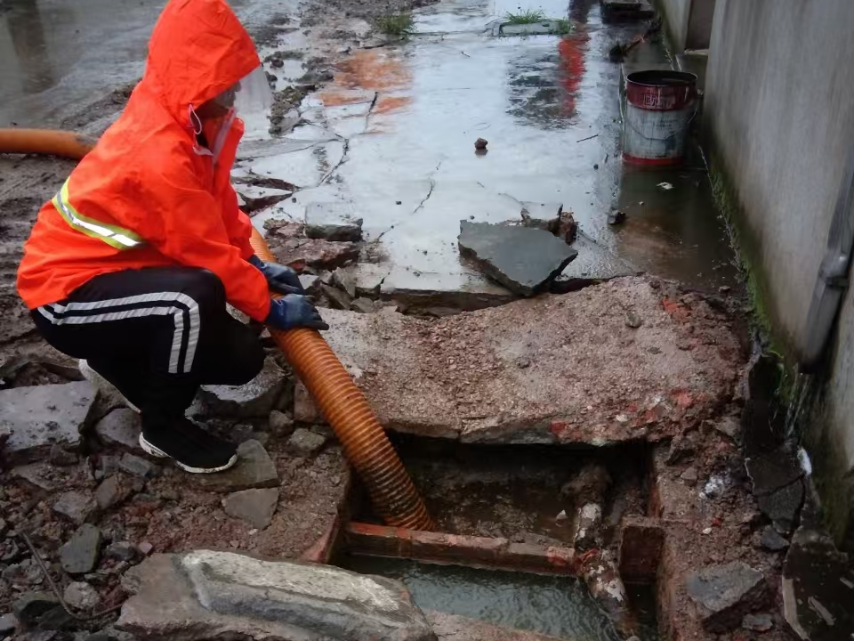 忻城专业清理污水池 炜誉市政以规范流程守护城市 “肠道”