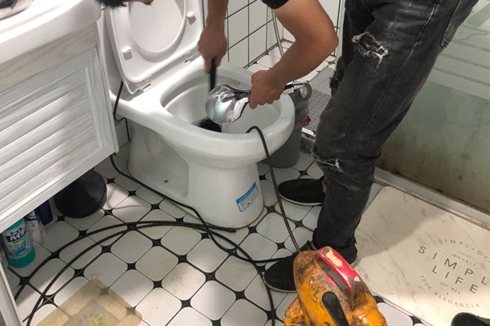 忻城马桶堵塞自己疏通还是找师傅?专业上门服务让你省时更省心